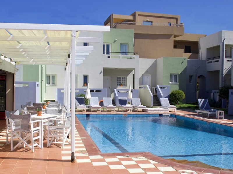 Golden Sun 8 - Outdoor Pool