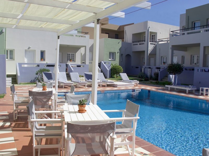 Golden Sun 9 - Outdoor Pool