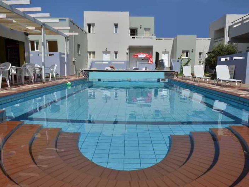 Golden Sun 14 - Outdoor Pool