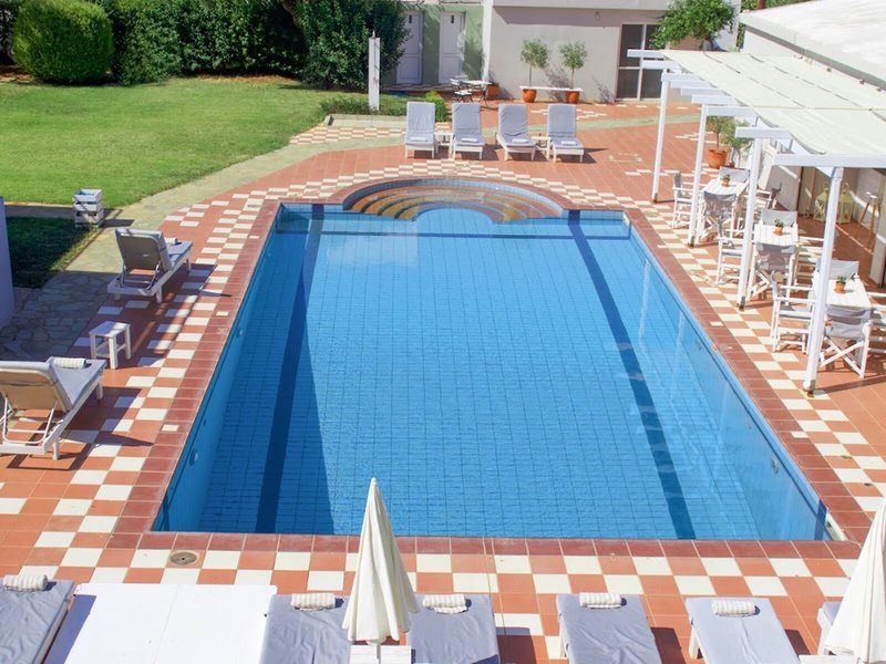 Golden Sun 17 - Outdoor Pool