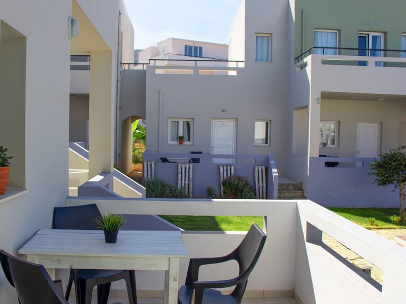 Golden Sun 24 - Restaurant