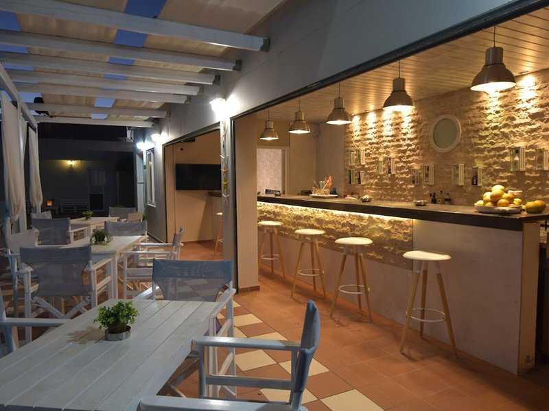 Golden Sun 26 - Restaurant