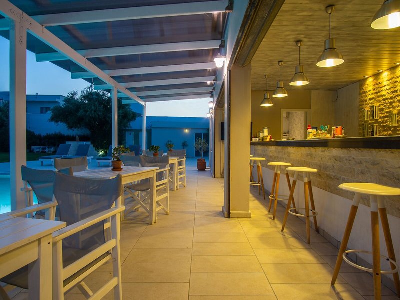 Golden Sun 27 - Restaurant