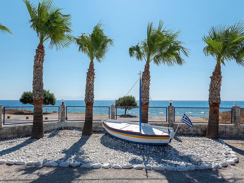 Mammis Beach Hotel 9