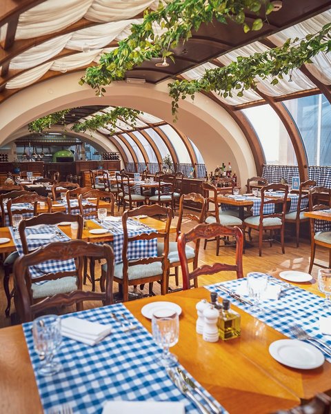 Crowne Plaza Dubai 6