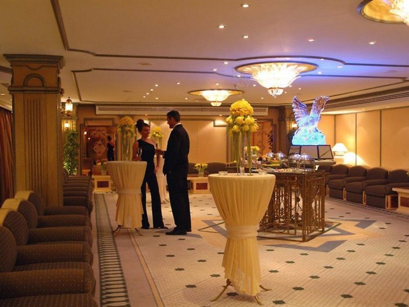 Crowne Plaza Dubai 10
