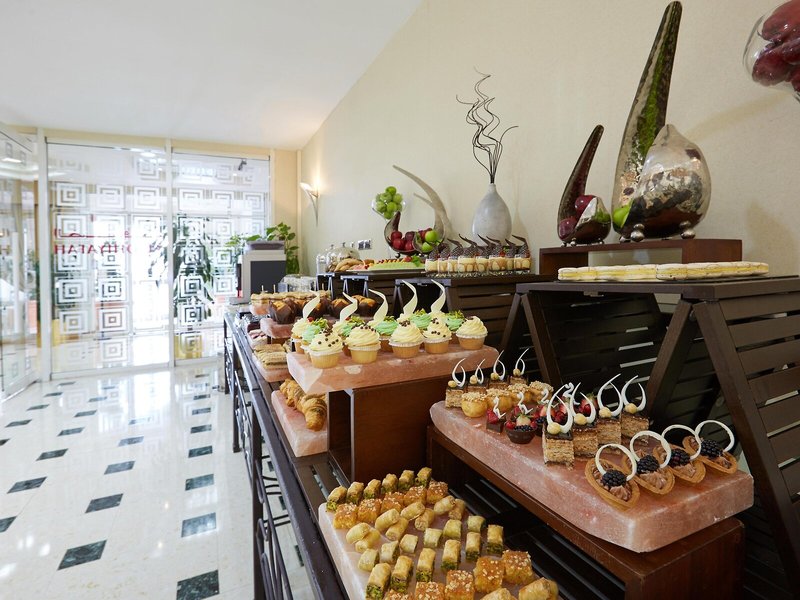 Crowne Plaza Dubai 16