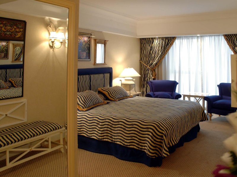 Crowne Plaza Dubai 30