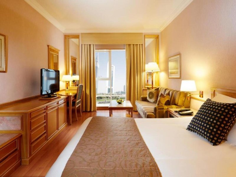Crowne Plaza Dubai 31