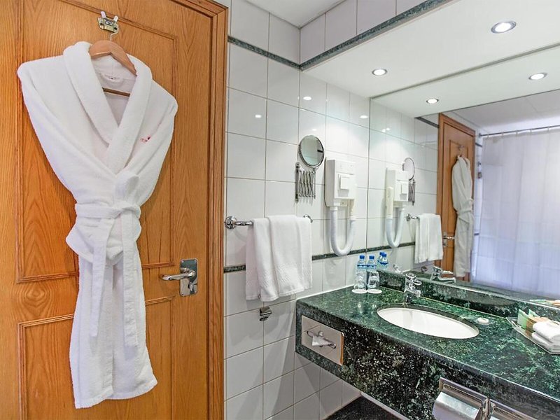 Crowne Plaza Dubai 37