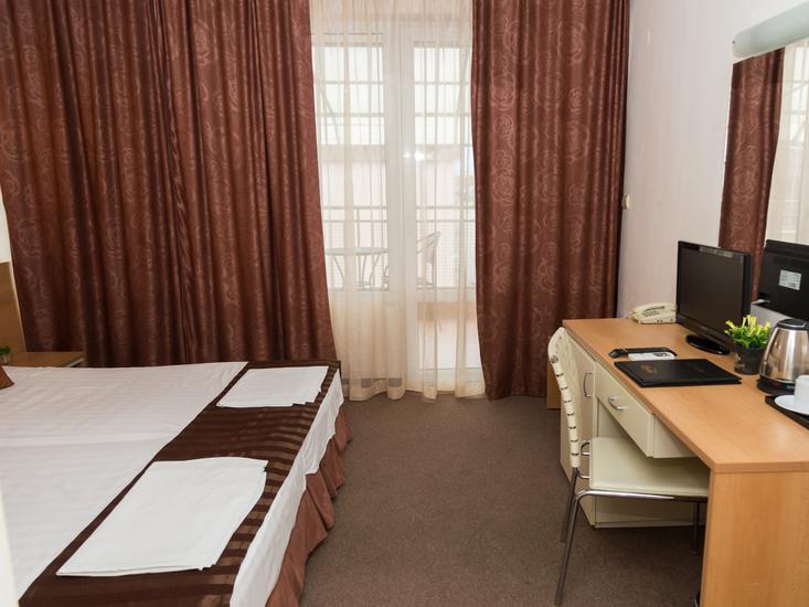 Central Hotel 8