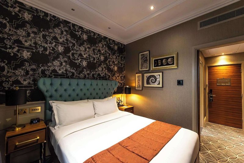 DoubleTree by Hilton London Kensington 4