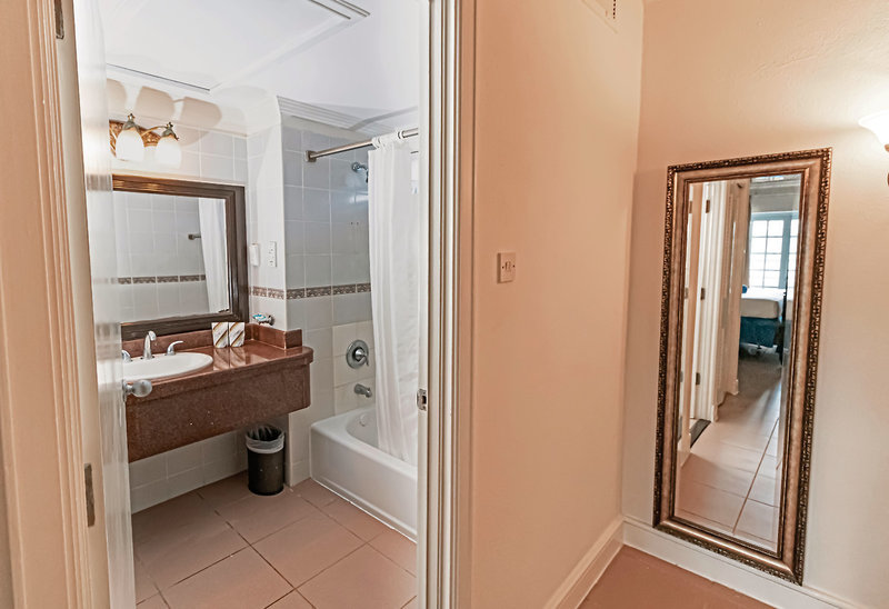 Savannah Beach Club Hotel & Spa 11