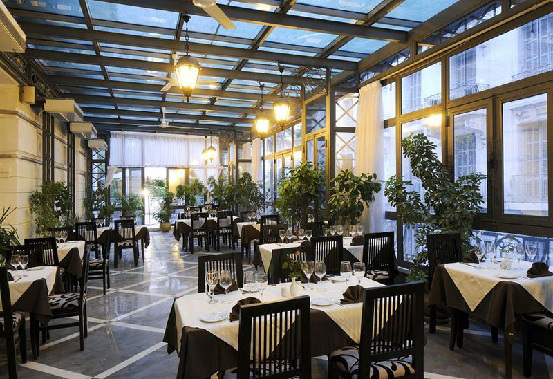 Hotel Majestic 8