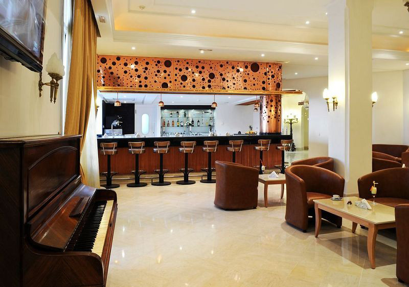 Hotel Majestic 9