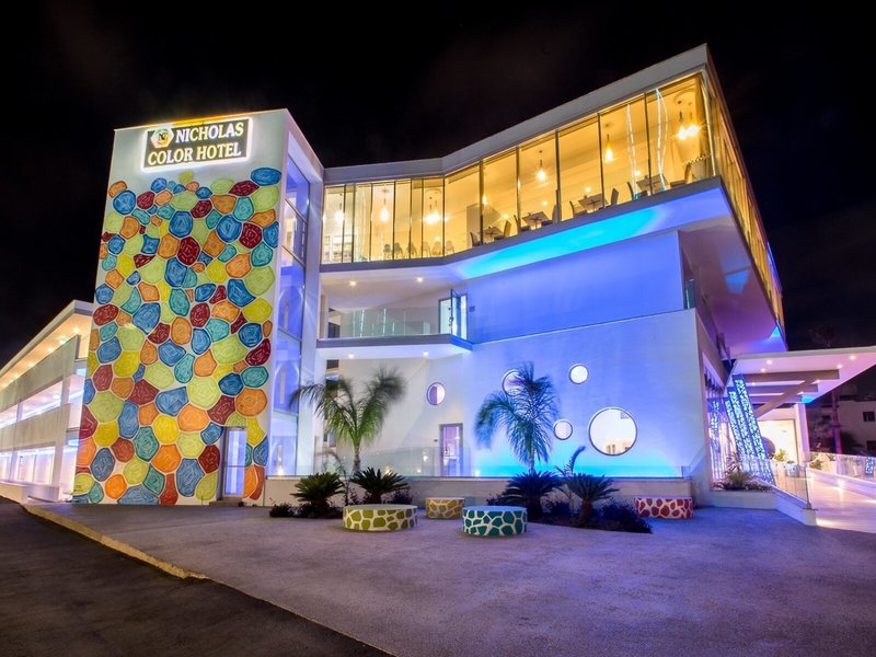Nicholas Color Hotel 1