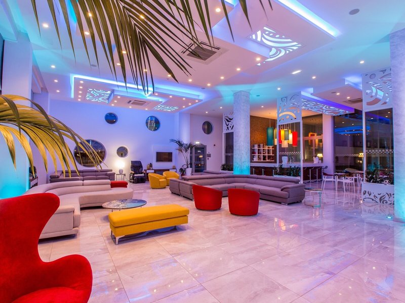 Nicholas Color Hotel 11