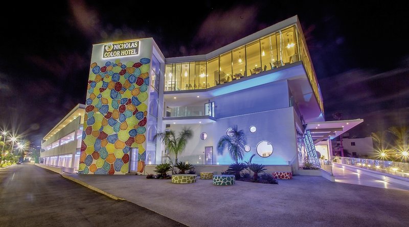 Nicholas Color Hotel 1