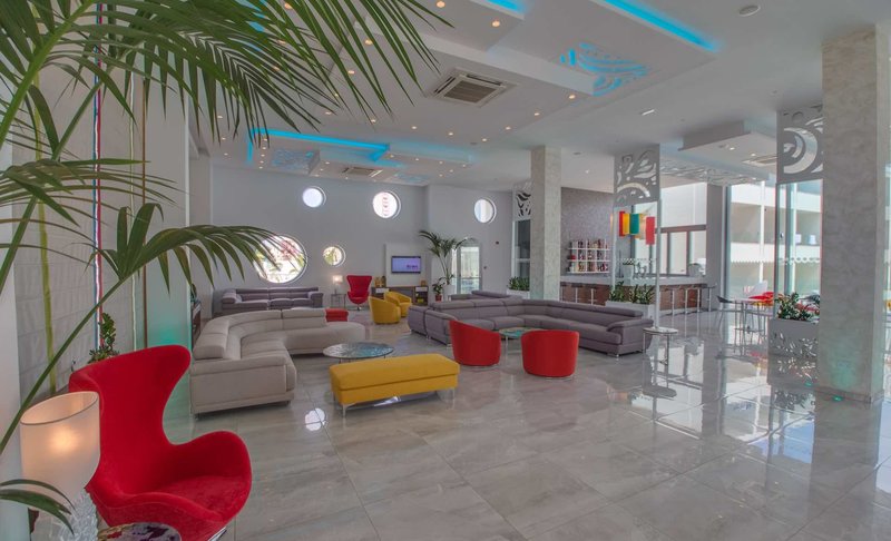 Nicholas Color Hotel 2