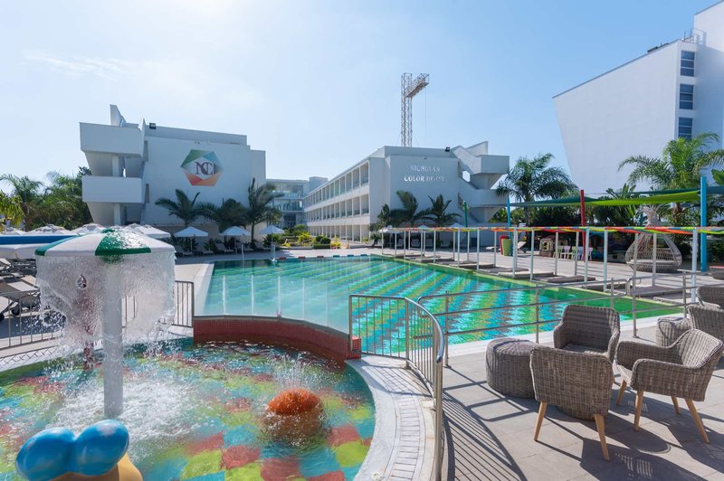 Nicholas Color Hotel 11