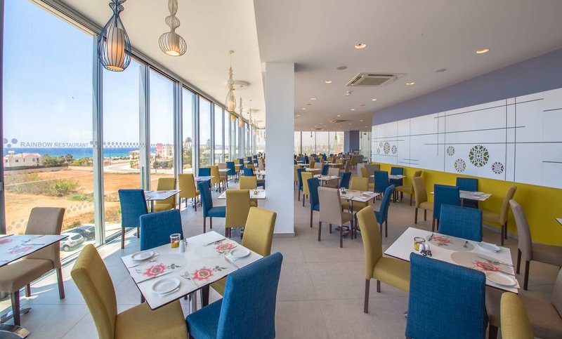 Nicholas Color Hotel 18