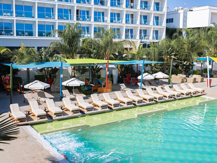 Nicholas Color Hotel 1