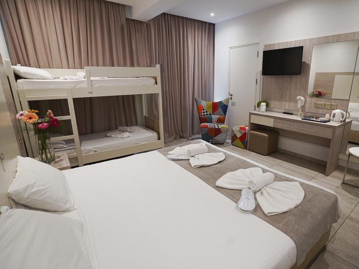 Nicholas Color Hotel 3