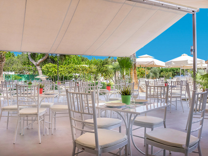 The Grove Seaside Hotel 8