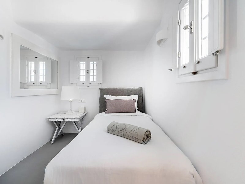 Aqua Luxury Suites 37