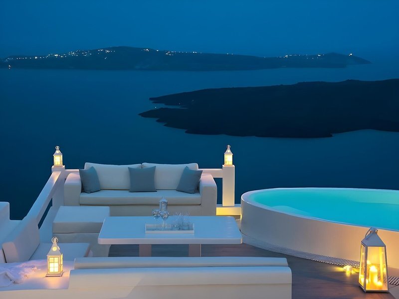 Aqua Luxury Suites 15