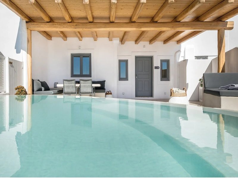 Aqua Luxury Suites 24