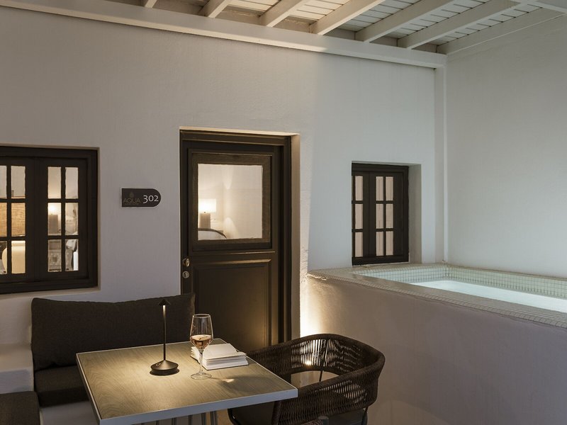 Aqua Luxury Suites 34
