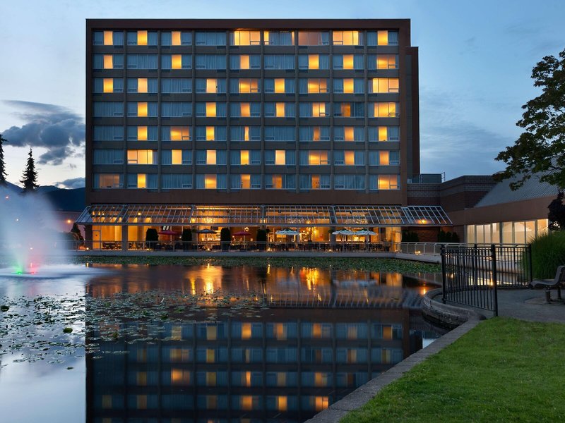 Coast Chilliwack Hotel by APA 1