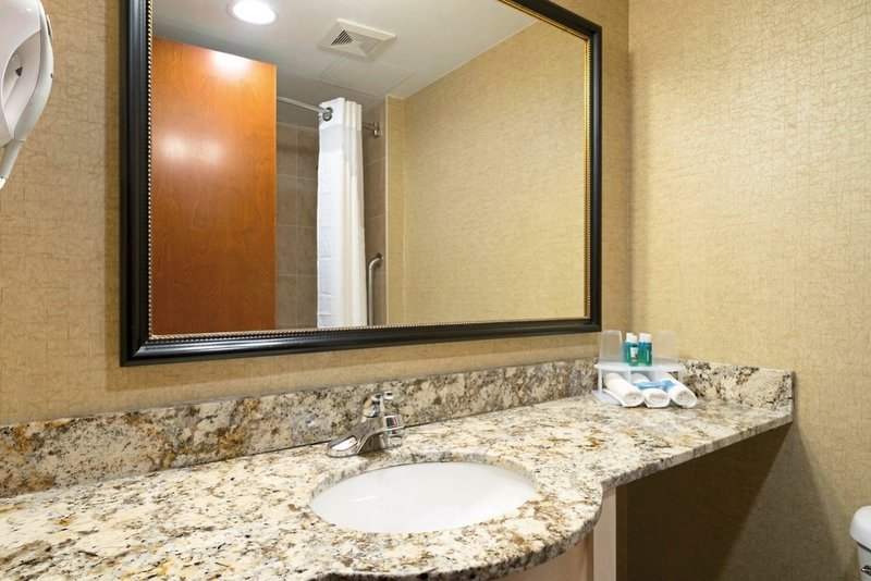 Holiday Inn Express Wall Street 5