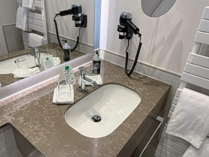 Kurhaus Hotel Wyk 7 - Bathroom Example
