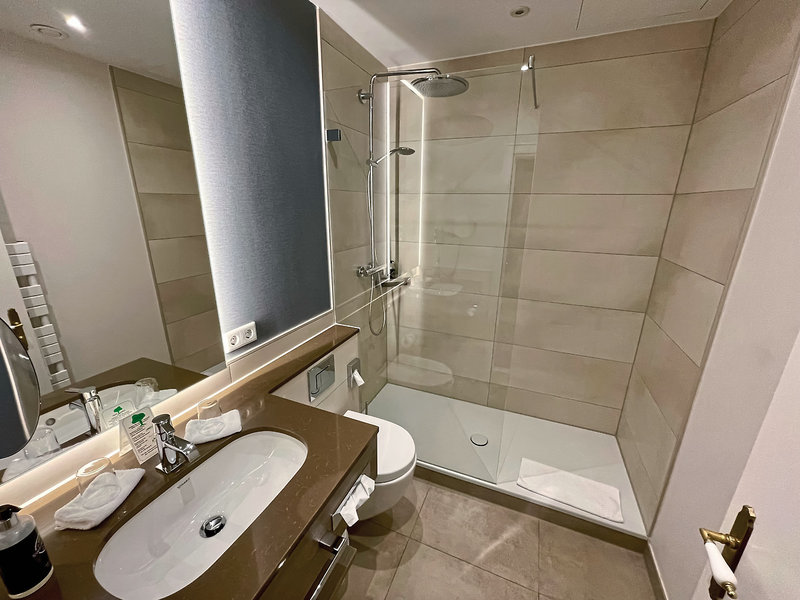 Kurhaus Hotel Wyk 11 - Bathroom Example