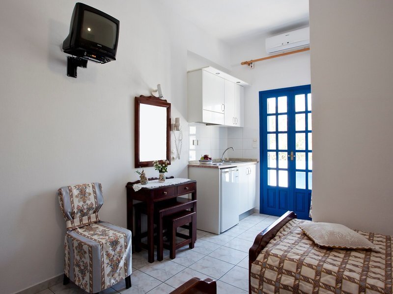 Ancient Thera Studios & Restaurant 10