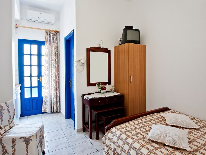 Ancient Thera Studios & Restaurant 12