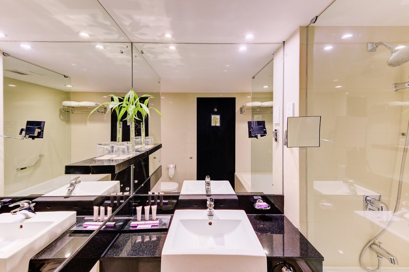 Cinnamon Lakeside Colombo  8