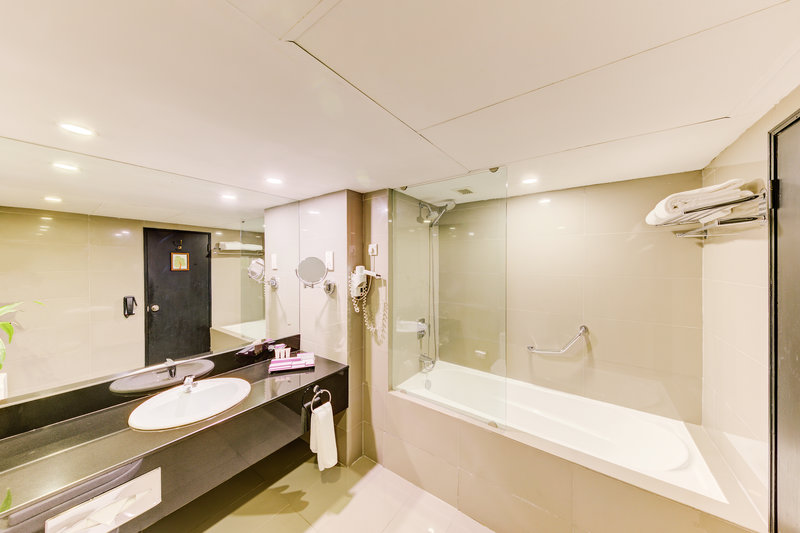 Cinnamon Lakeside Colombo  19