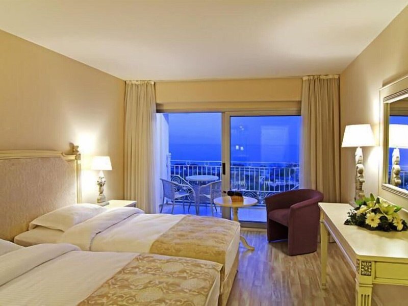 La Vista Boutique & Spa 25