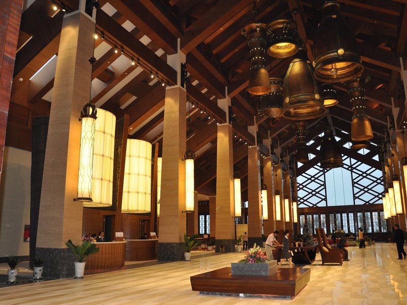 Crowne Plaza Danang 11
