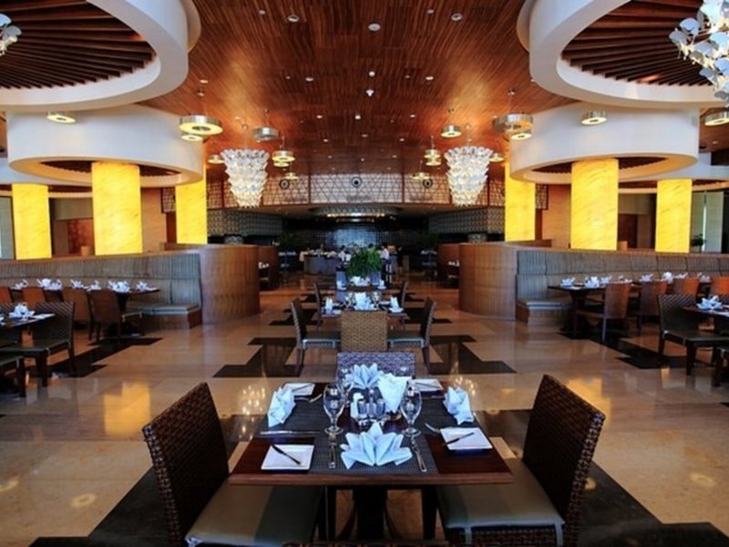 Crowne Plaza Danang 12