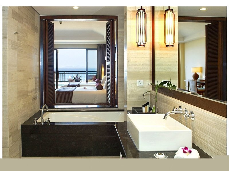 Crowne Plaza Danang 22