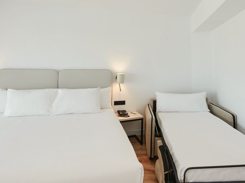Cruz del Mar 48 - Room Example
