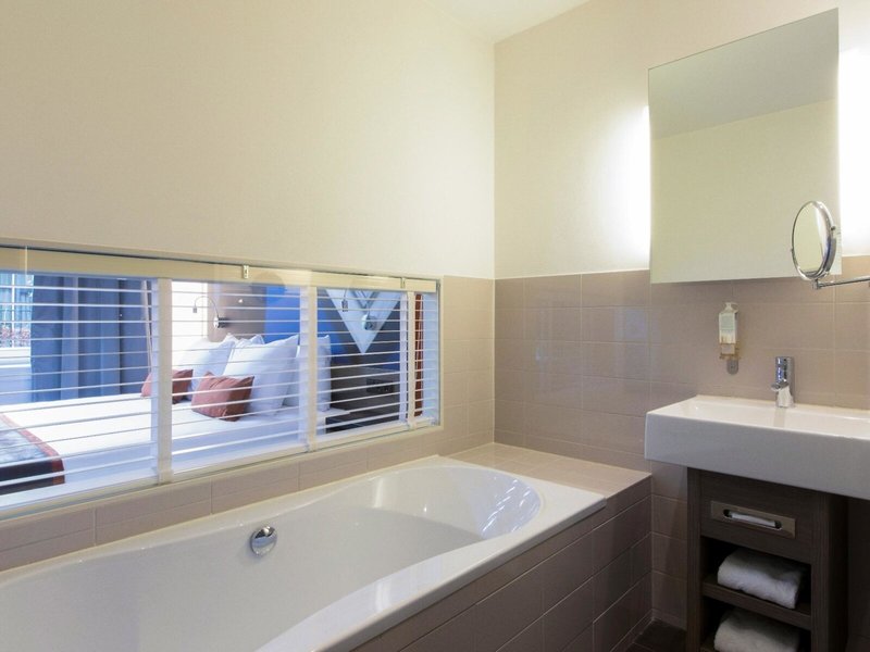 The Manor Amsterdam 10