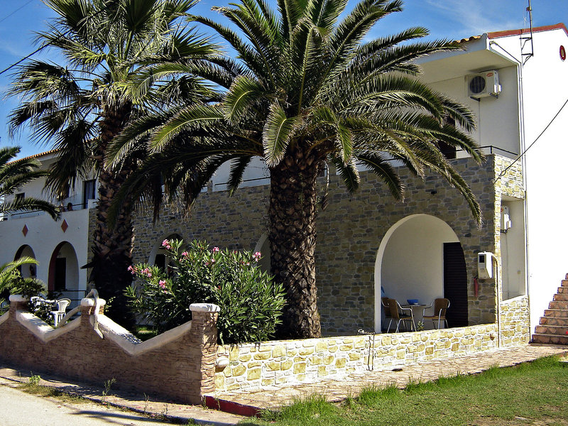 Lefteris 1 - Exterior