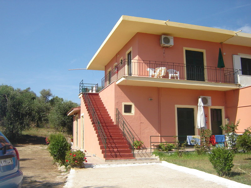 Lefteris 4 - Exterior