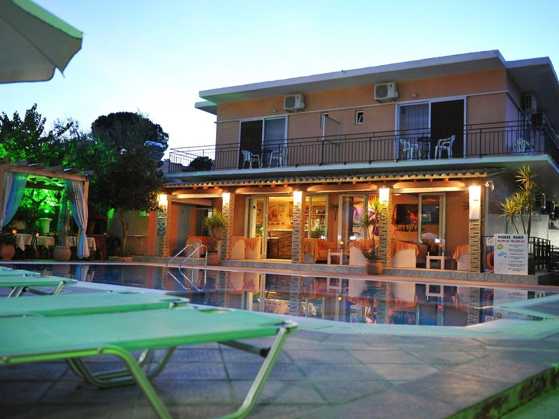 Makis Apartments Moraitika 1