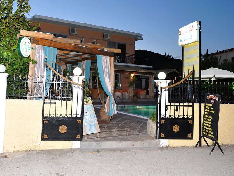 Makis Apartments Moraitika 2